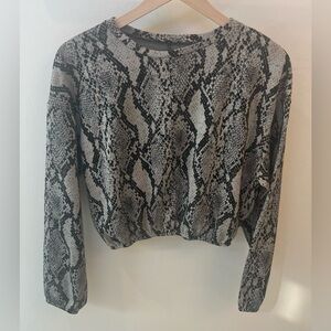 Zara Long-Sleeved Cropped Black and Gray Snakeskin Blouse Size Small